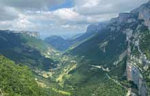 self guided hiking trip on the best walking trails in the vercors national park in the alps